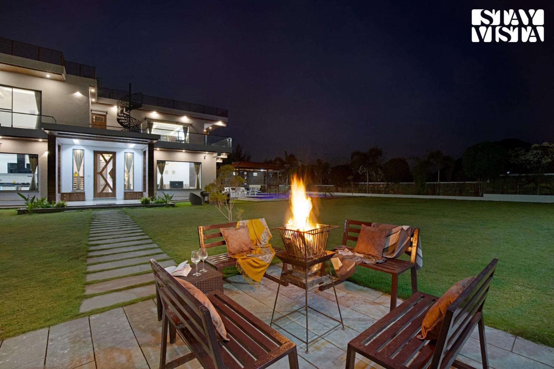 Stayvista'S Bella Dream - Mountain-View With Outdoor Pool, Lawn Featuring A Gazebo & Indoor Games Удайпур Экстерьер фото
