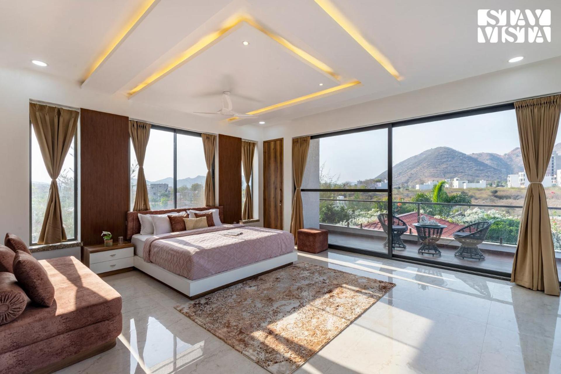 Stayvista'S Bella Dream - Mountain-View With Outdoor Pool, Lawn Featuring A Gazebo & Indoor Games Удайпур Экстерьер фото