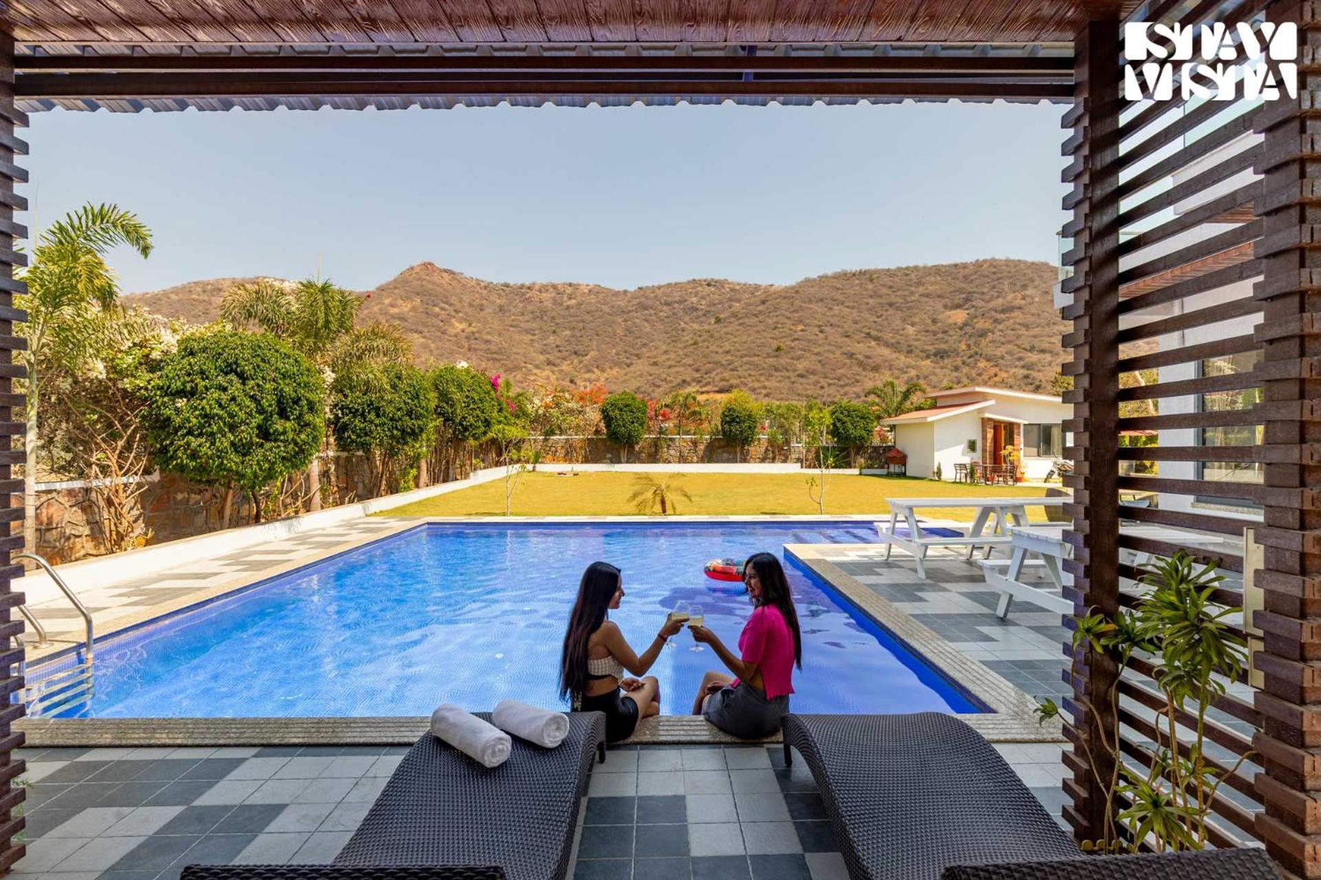 Stayvista'S Bella Dream - Mountain-View With Outdoor Pool, Lawn Featuring A Gazebo & Indoor Games Удайпур Экстерьер фото